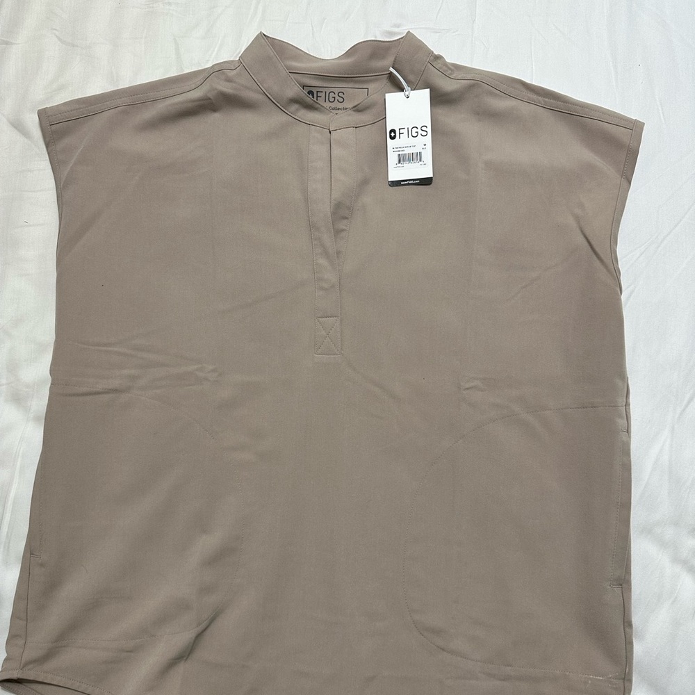 BNWT FIGS Boulder Rafaela oversized scrub top